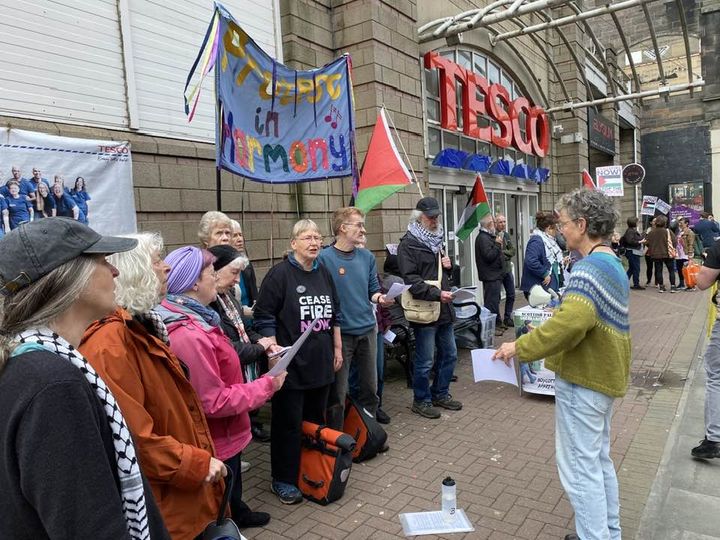 PiH singing at Tesco